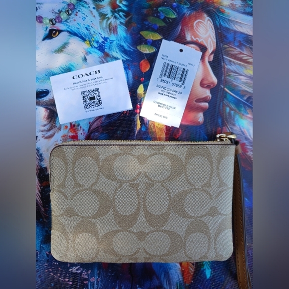 🌟NWT🌟 Coach F58035 Signature PVC Leather Corner Zip Wristlet - Picture 2 of 4